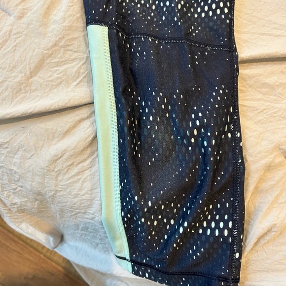 Under Armour Navy and Light Blue Compression workout pants - Picture 4 of 5